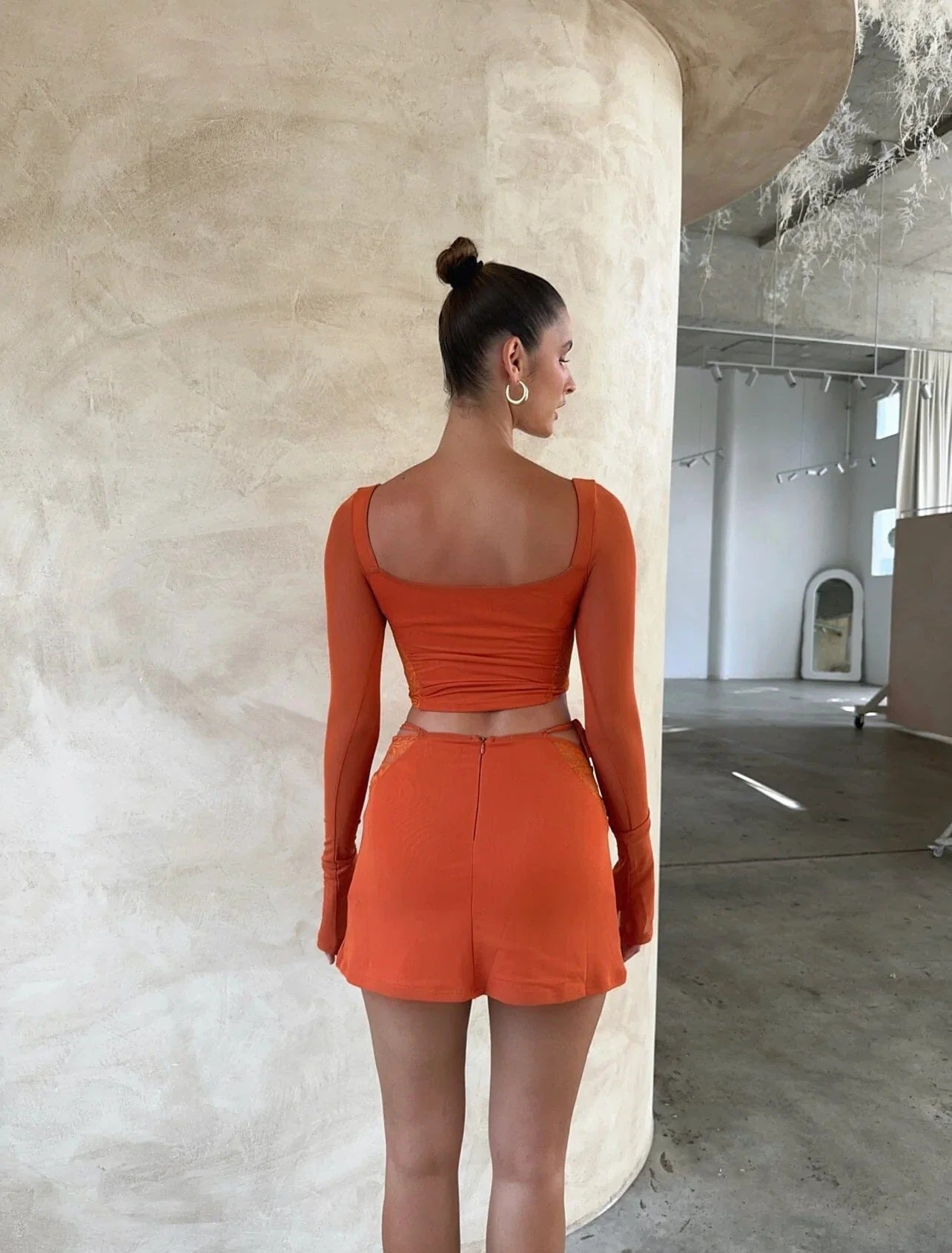 Twisted Long-sleeved T-shirt Tight Lace Skirt